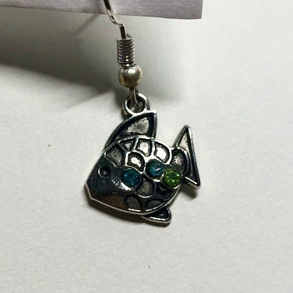 Cute Fish Earrings - Picture 2 of 3